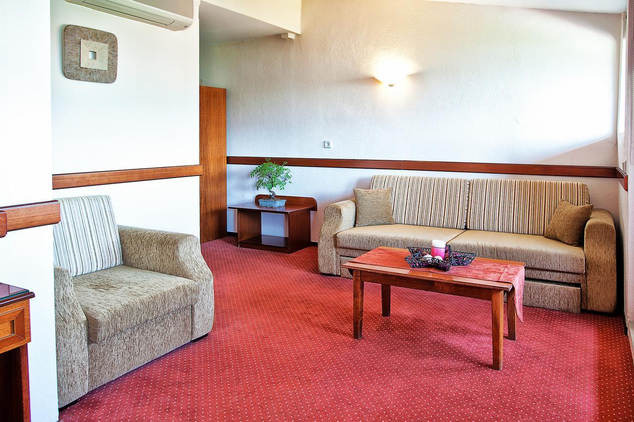 Anastassiou Hotel - Bike And Motorcycle Friendly Hotel Kastoria Esterno foto
